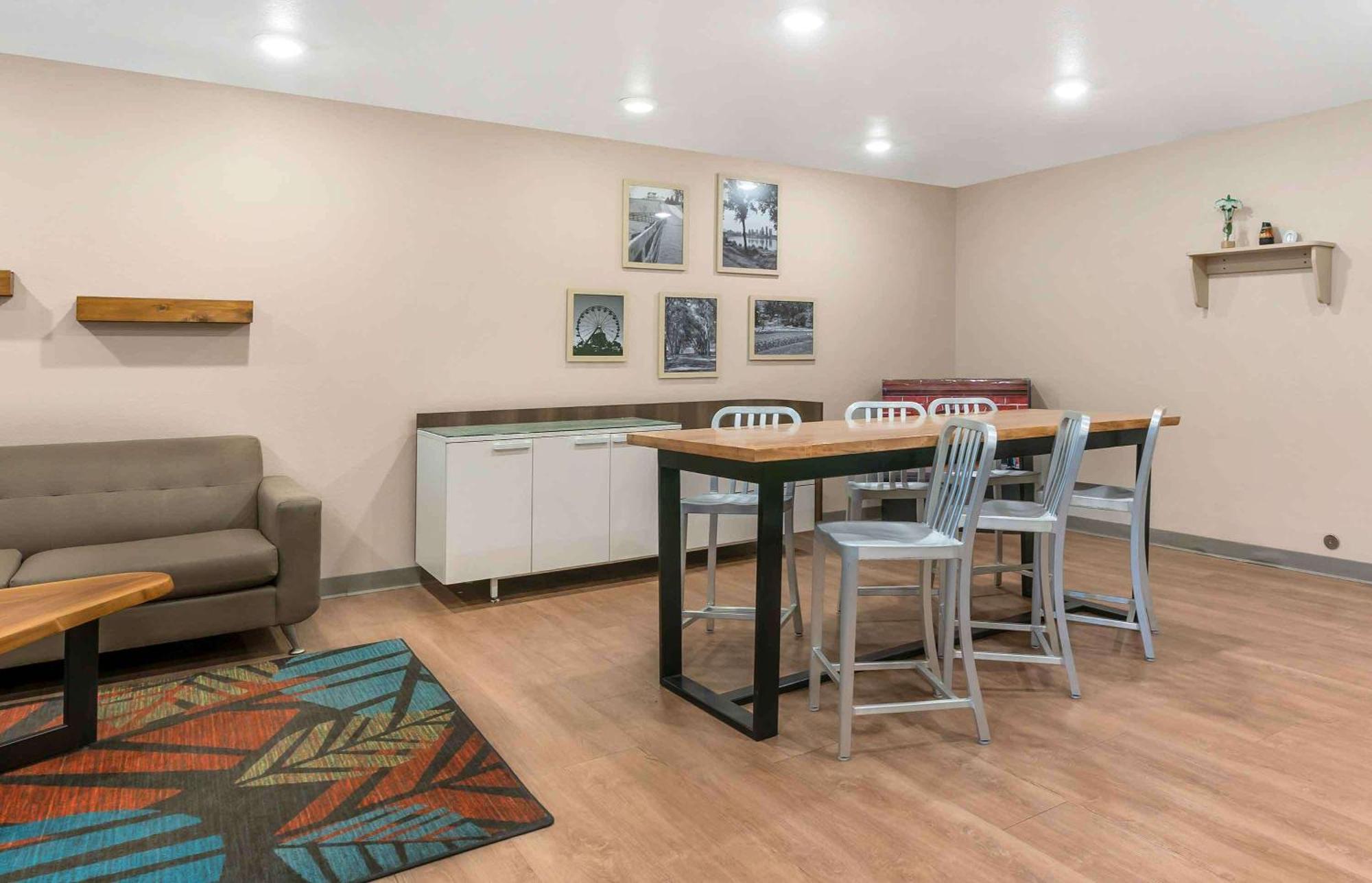 Extended Stay America Select Suites - Louisville - Airport Exterior foto